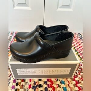 Dansko Professional Clogs, Black, Size 39, Like New